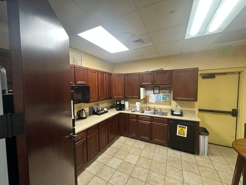 More Photos Of 7011 Rivers Ave, Charleston Office For Sale