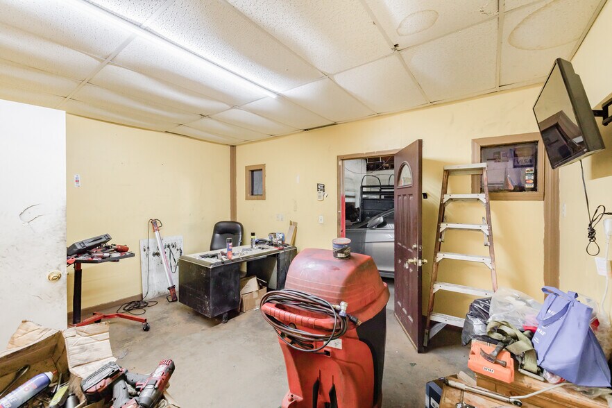 More Photos Of 3612 E Hillsborough Ave, Tampa General Retail For Sale