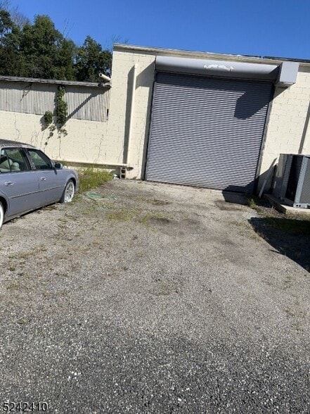 More Photos Of 12 Cork Hill Rd, Franklin Warehouse For Lease