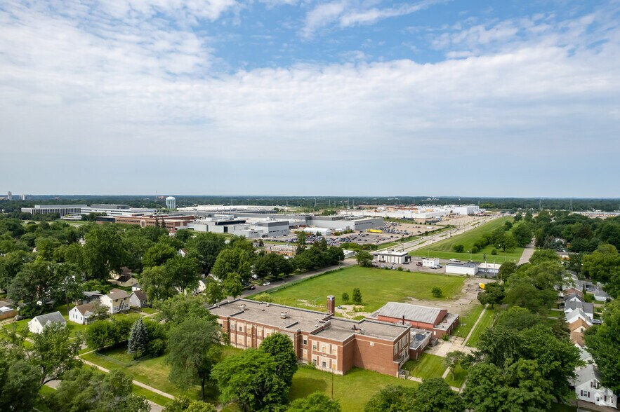 More Photos Of 1033 Barkell St, Pontiac Schools For Sale