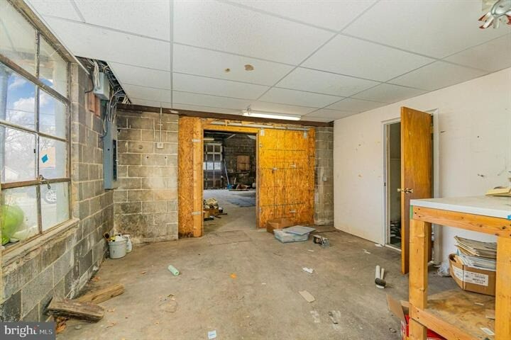 More Photos Of 122 Beech St, Carlisle Light Distribution For Lease
