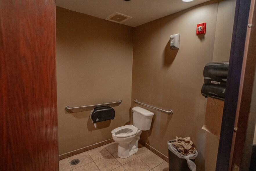 More Photos Of 406 South Ave, Springfield Storefront Retail Office For Lease