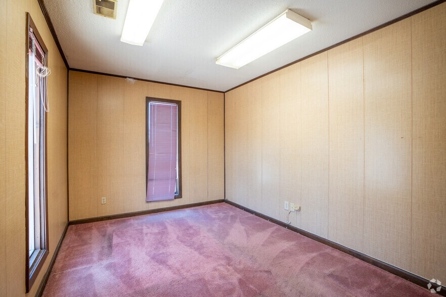 More Photos Of 1515 Huffman Rd, Center Point Unknown For Lease