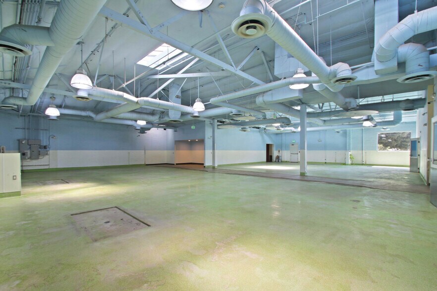 More Photos Of 3940 Higuera St, Culver City Showroom For Sale