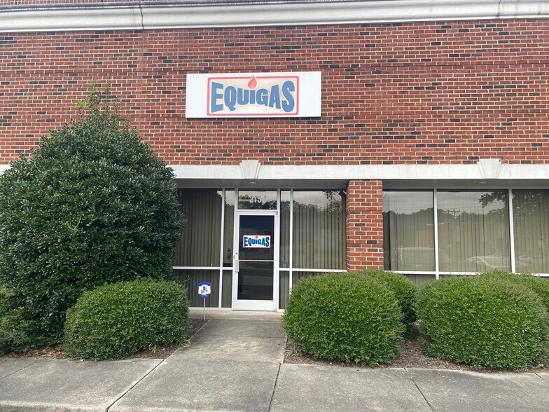 More Photos Of 215 Industrial Ave, Greensboro Warehouse For Lease