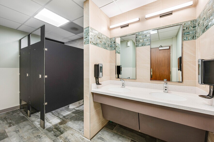 More Photos Of 1035 Bellevue Ave, Richmond Heights Medical For Lease