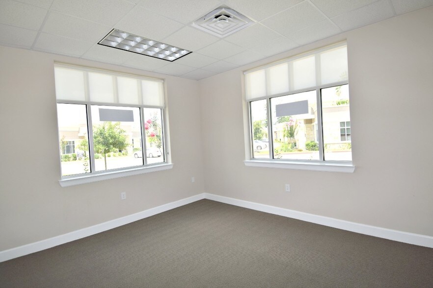 More Photos Of 2219 Sawdust Rd, The Woodlands Medical For Sale