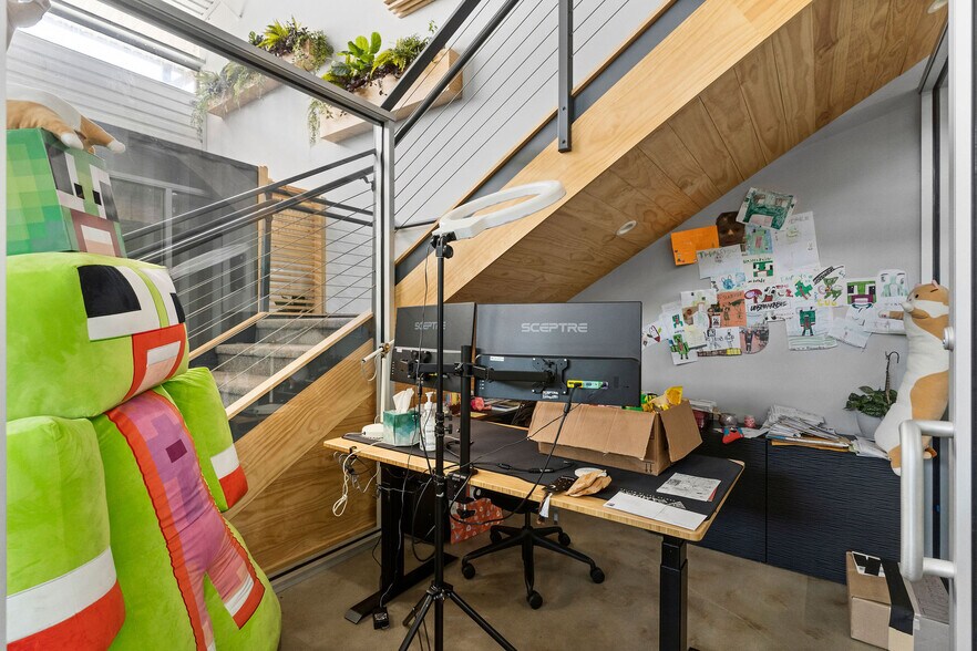 More Photos Of 1330 Rayford Park Rd, Spring Loft Creative Space For Lease