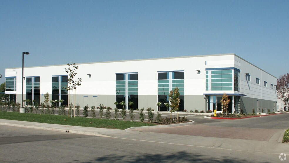 More Photos Of 1601 Fiske Pl, Oxnard Manufacturing For Lease