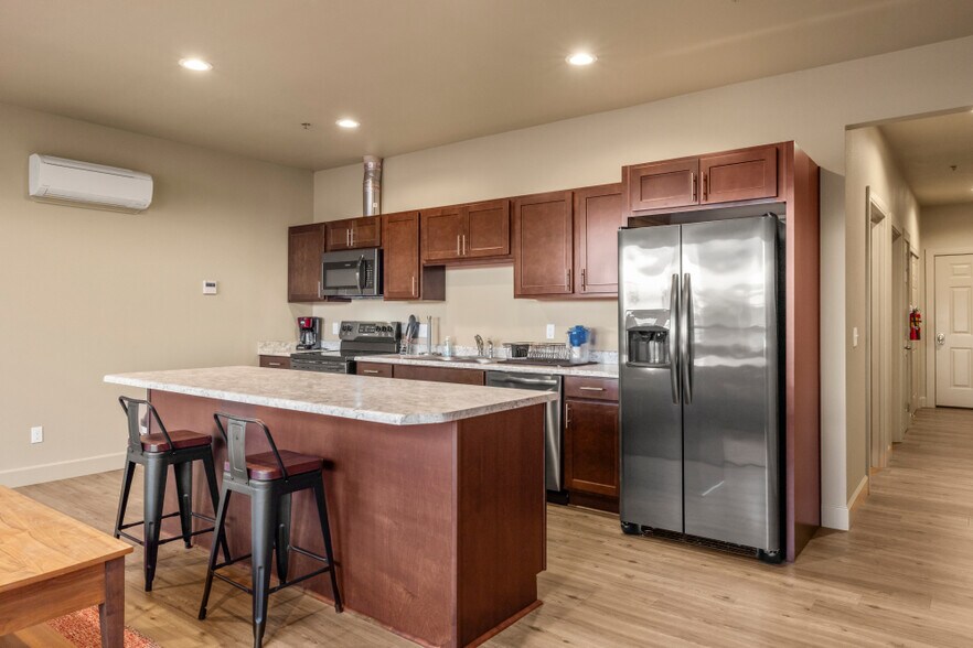 More Photos Of 125 S 6th St, Klamath Falls Flex For Sale