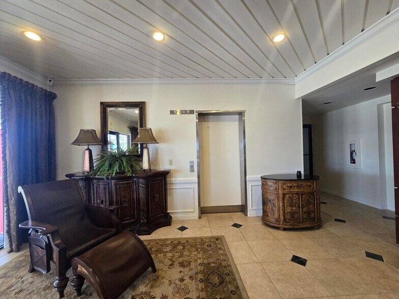 More Photos Of 4091 Colonial Blvd, Fort Myers Office Residential For Sale