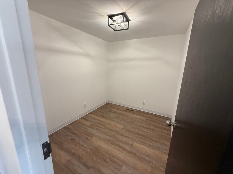 More Photos Of 522 W 8th St, Anderson Office For Lease