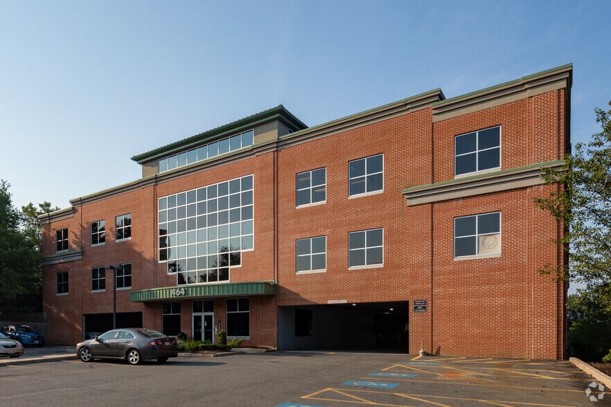 More Photos Of 464 Hillside Ave, Needham Medical For Lease