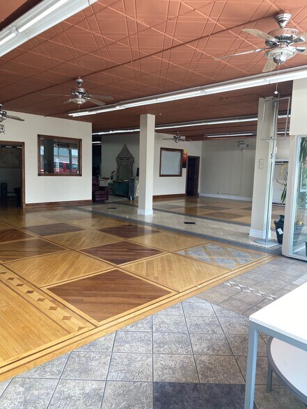 More Photos Of 8037 N Milwaukee Ave, Niles Storefront For Sale