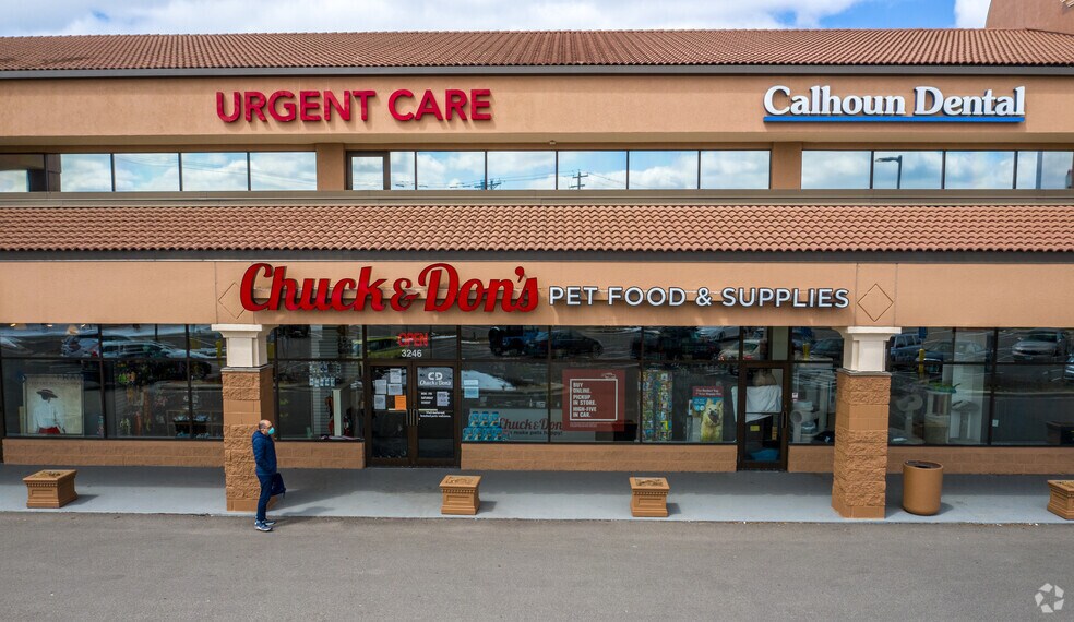 More Photos Of 3232-3254 W Lake St, Minneapolis Unknown For Lease