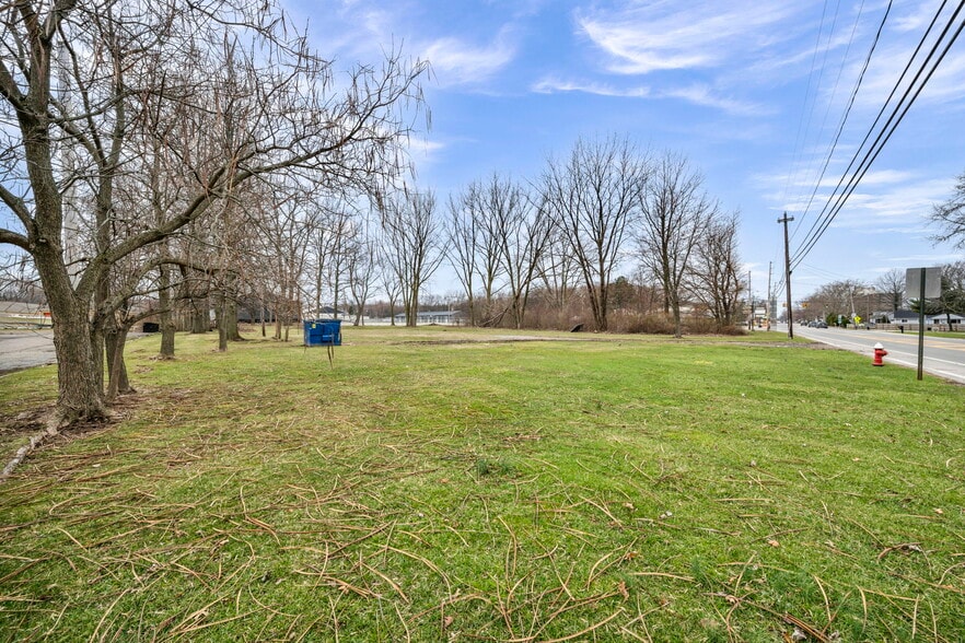 More Photos Of 5348 E Lake Rd, Sheffield Lake Restaurant For Sale