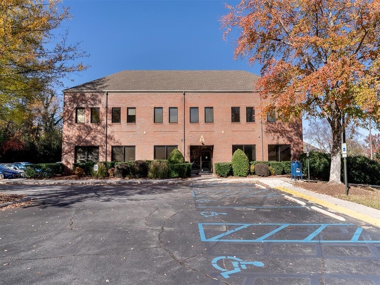 More Photos Of 330 Pelham Rd, Greenville Medical For Lease