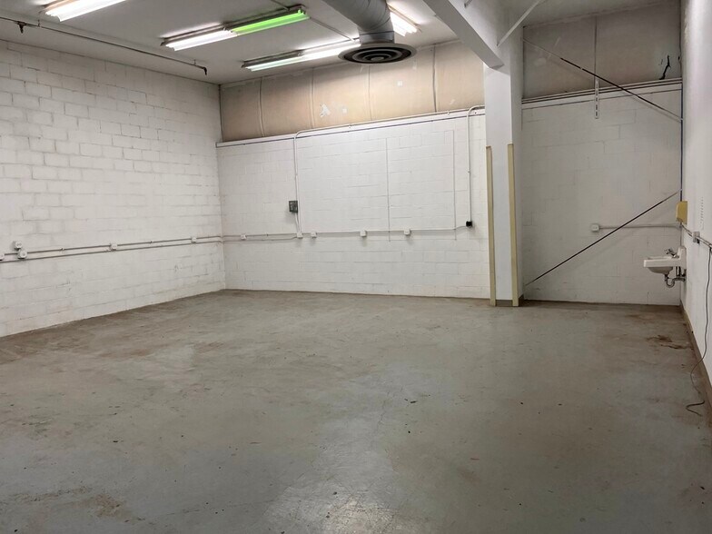 More Photos Of 822 W Wilson Ave, Chicago Warehouse For Lease