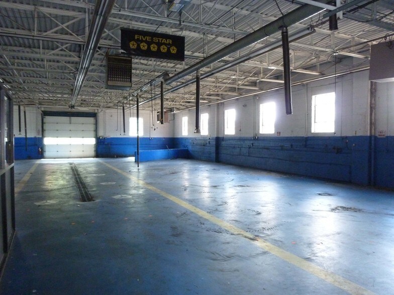 More Photos Of 60 Rockwood Pl, Englewood Auto Dealership For Lease