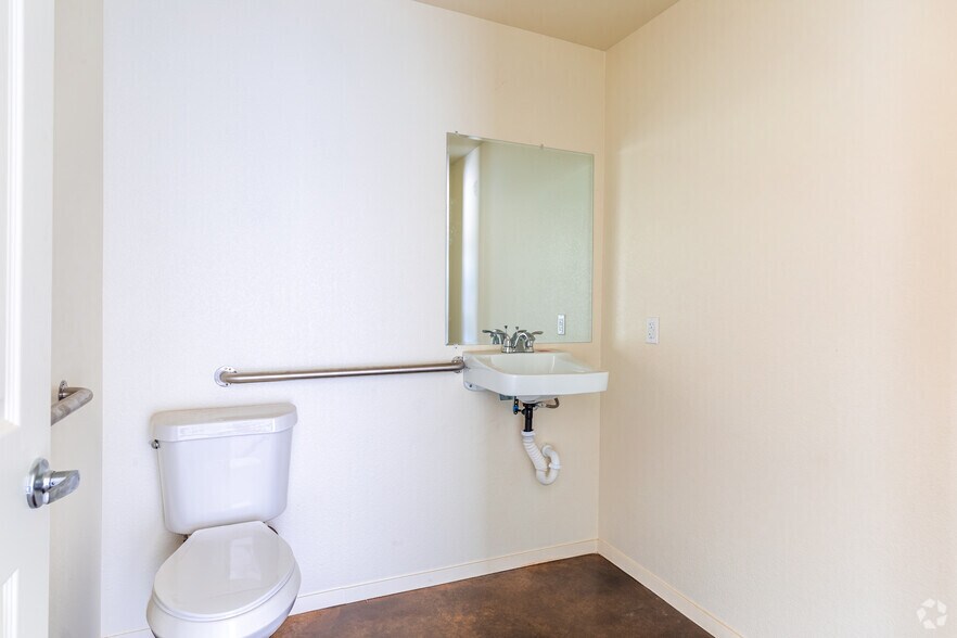 More Photos Of 3912 Williamson Rd, Crowley Unknown For Lease