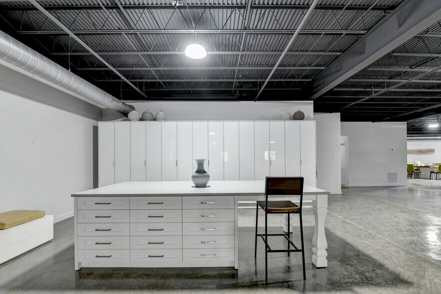 More Photos Of 4784 Cantrell Rd, Flowery Branch Warehouse For Sale