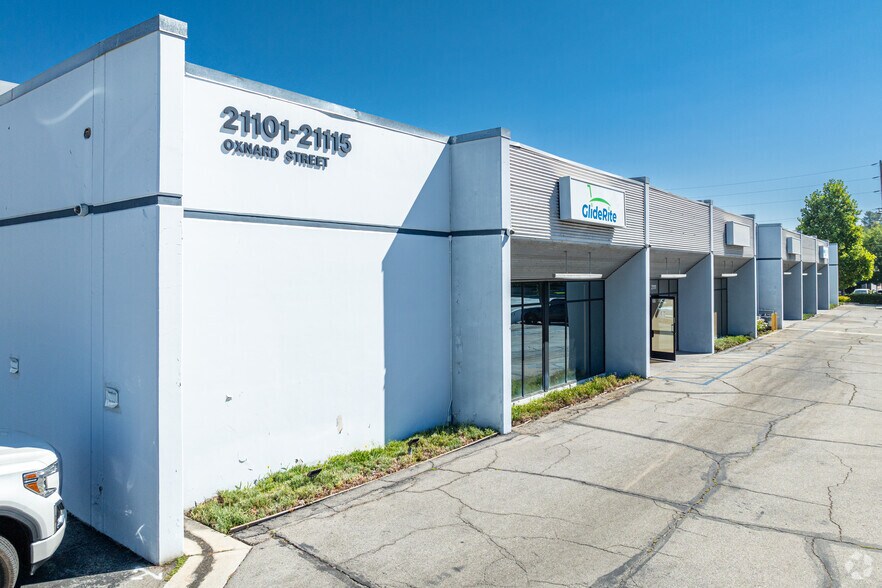 More Photos Of 21101-21115 Oxnard St, Woodland Hills Light Distribution For Lease