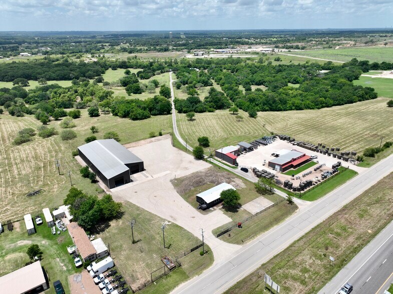 More Photos Of 4528 S Interstate 35, Alvarado Warehouse For Lease