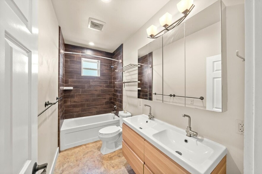 More Photos Of 1304-1306 19th St, Sacramento Office Residential For Sale