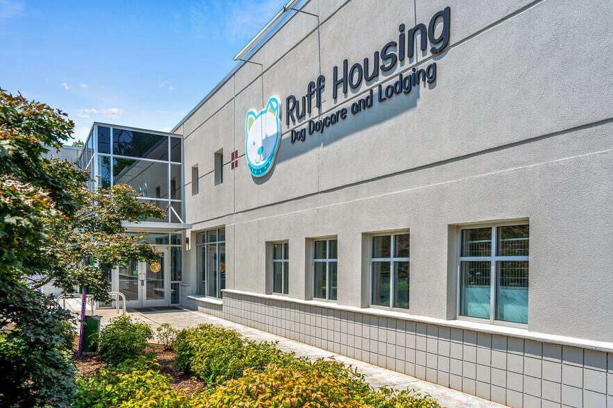 More Photos Of 1605 NW Maynard Rd, Cary Veterinarian Kennel For Sale