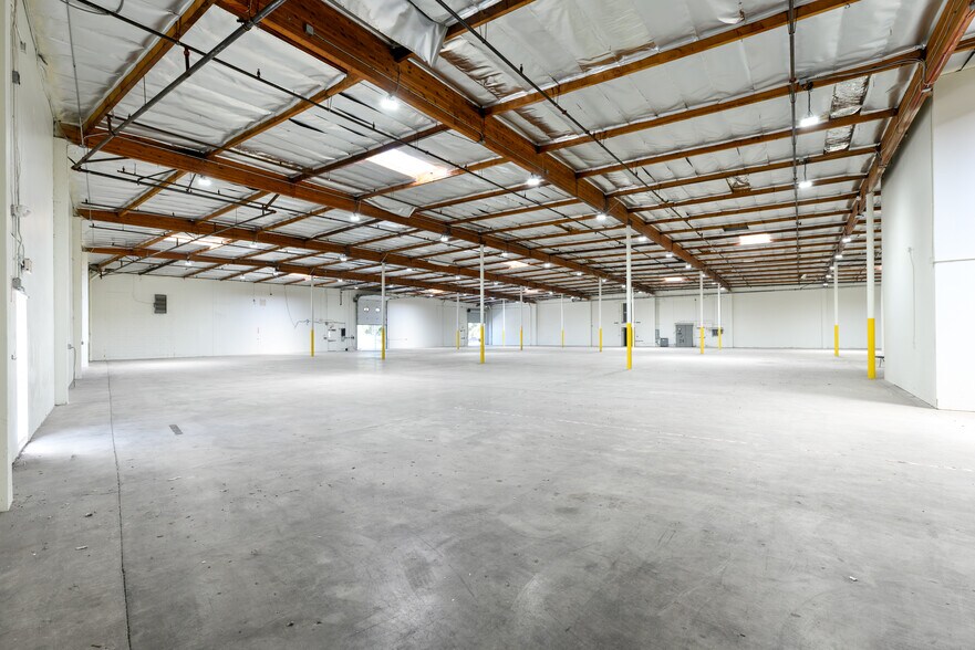 Primary Photo Of 709 Via Alondra, Camarillo Warehouse For Lease