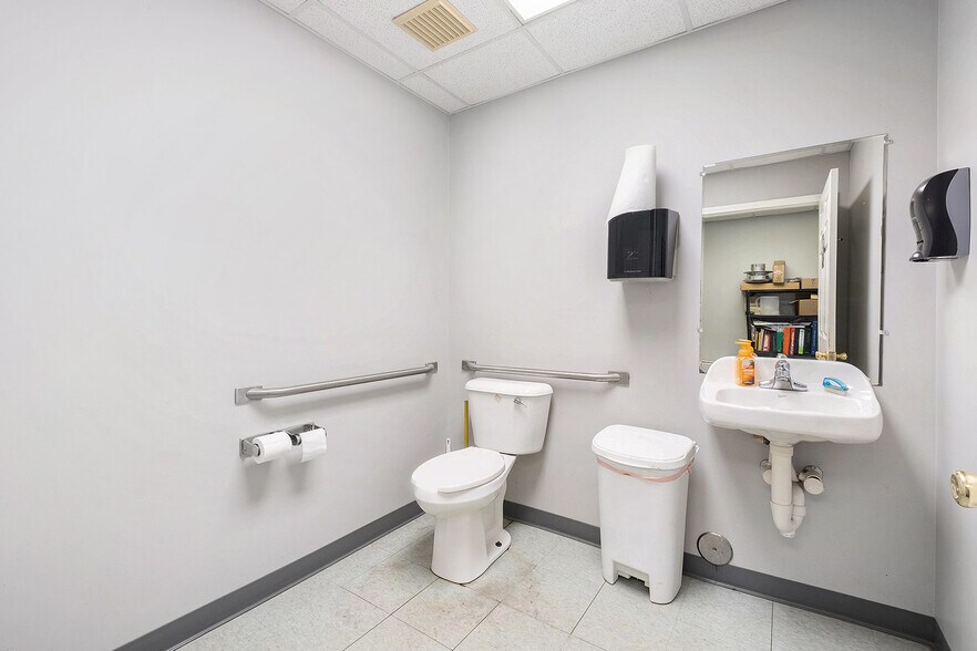 More Photos Of 2170 Lavelle Rd, Flint Flex For Sale