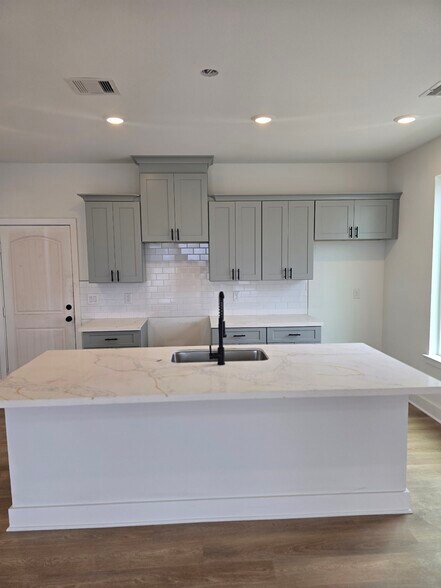 More Photos Of 4501 Newberry St, Houston Apartments For Sale