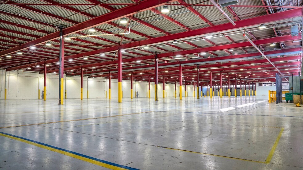 More Photos Of 85 Harbor Rd, Port Washington Warehouse For Lease