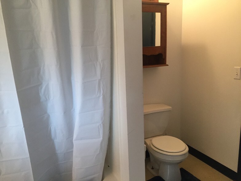 More Photos Of 1426 W River Rd, Waterloo Township Apartments For Lease