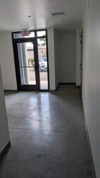 More Photos Of 5101 N Howard Ave, Tampa Light Distribution For Lease