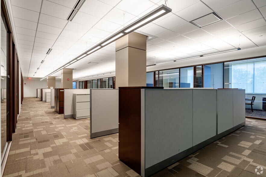 More Photos Of 2600 W Big Beaver Rd, Troy Office For Lease