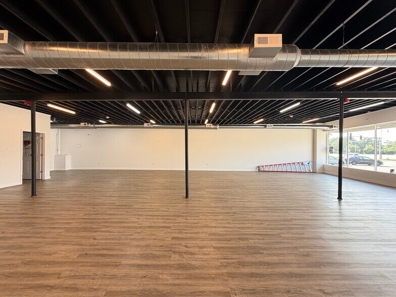 More Photos Of 3913 Sauk Trail, Richton Park Storefront Retail Residential For Sale