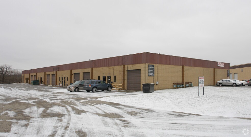 More Photos Of 2800-2826 Banwick Rd, Columbus Light Distribution For Lease
