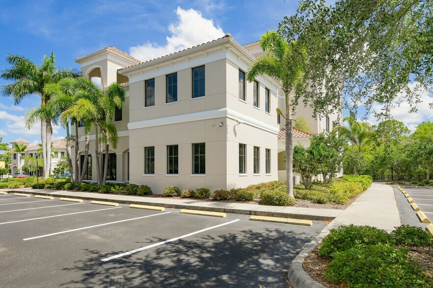 More Photos Of 5920 Pan American Blvd, North Port Medical For Lease