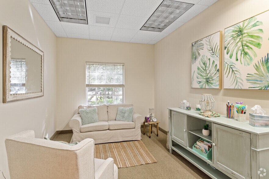 More Photos Of 100 Village Square Crossings, Palm Beach Gardens Medical For Lease