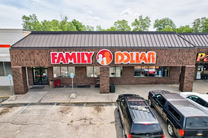 More Photos Of 11956-11972 N Saginaw St, Mount Morris General Retail For Sale