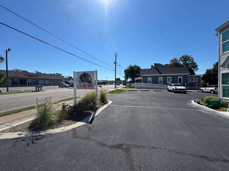 More Photos Of 1113 N 9th Ave, Pensacola Freestanding For Lease