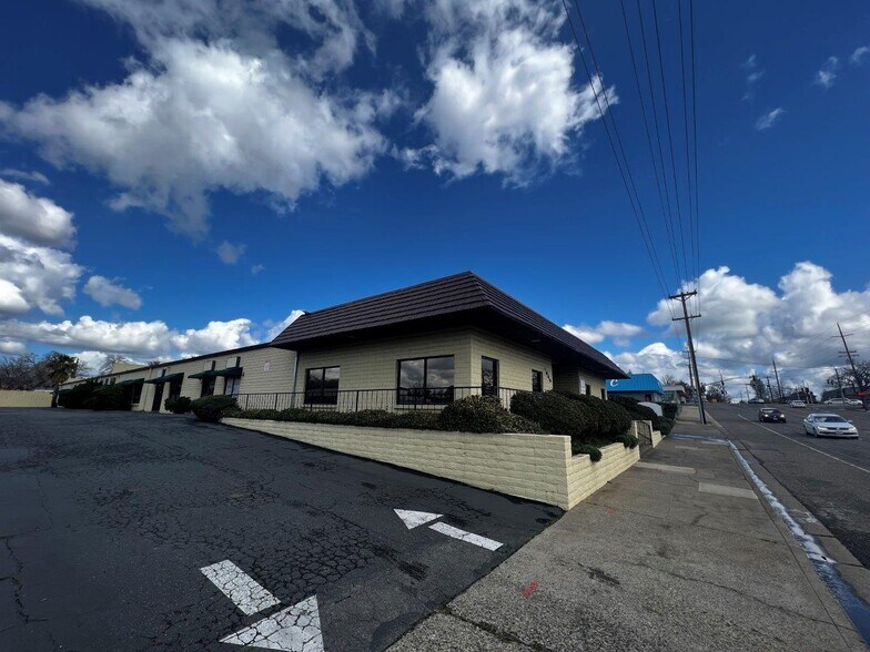 More Photos Of 1666 E Cypress Ave, Redding Office For Lease