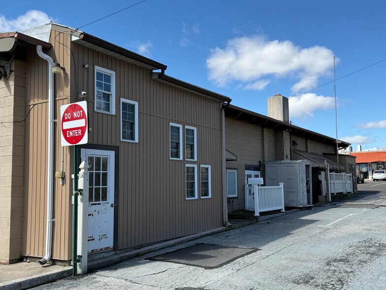 More Photos Of 3815 Ridge Pike, Collegeville General Retail For Sale