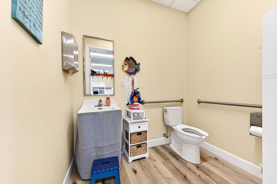 More Photos Of 6520 3rd St, Rockledge Medical For Sale