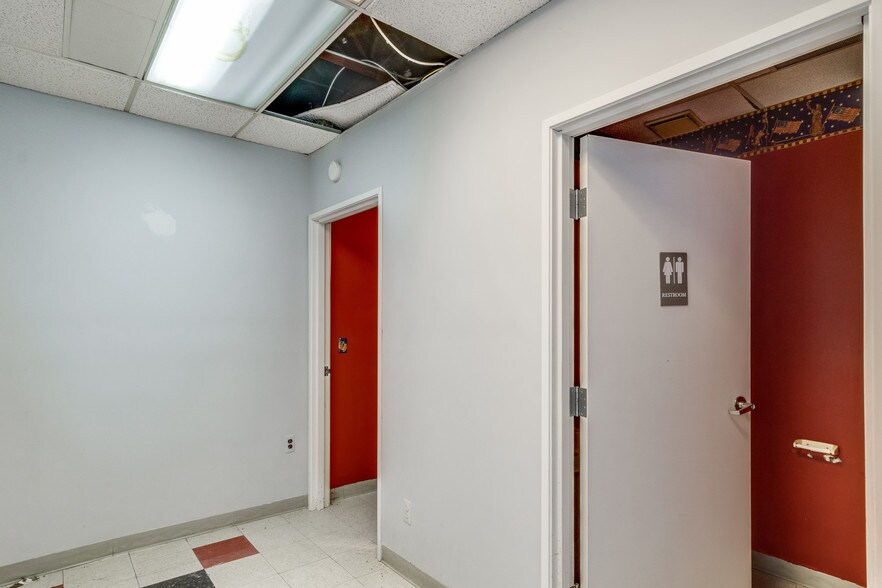 More Photos Of 5410 Allen Rd, Allen Park Medical For Sale