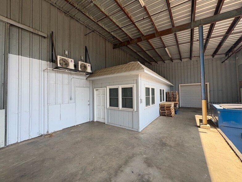 More Photos Of 1635-4 E Dixon Blvd, Shelby Flex For Lease