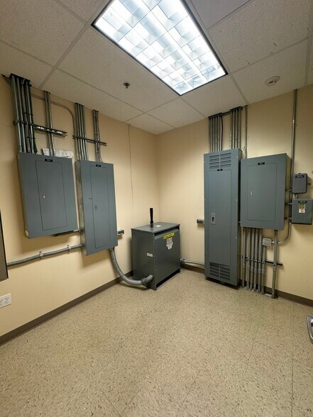 More Photos Of 4237 S Pipkin Rd, Lakeland Medical For Sale
