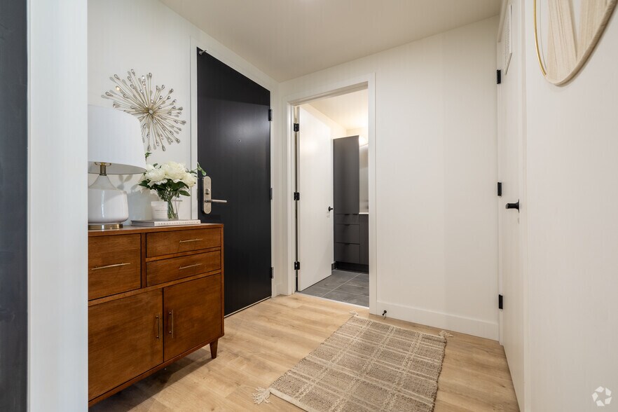 More Photos Of 2350 Rue Saint-Patrick, Montréal Apartments For Lease