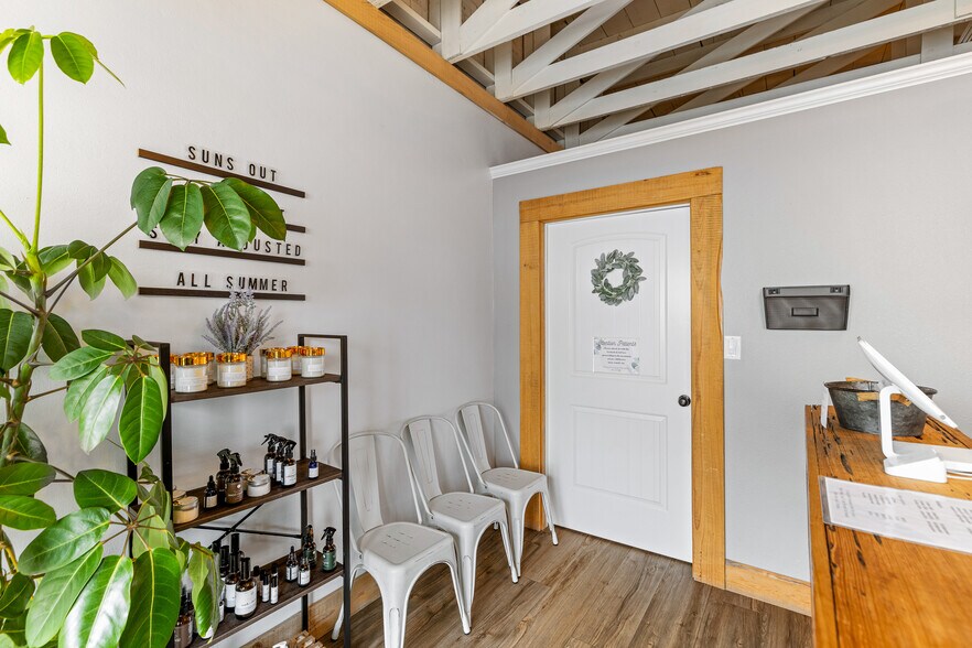 More Photos Of 317 Wood St, West Monroe General Retail For Sale